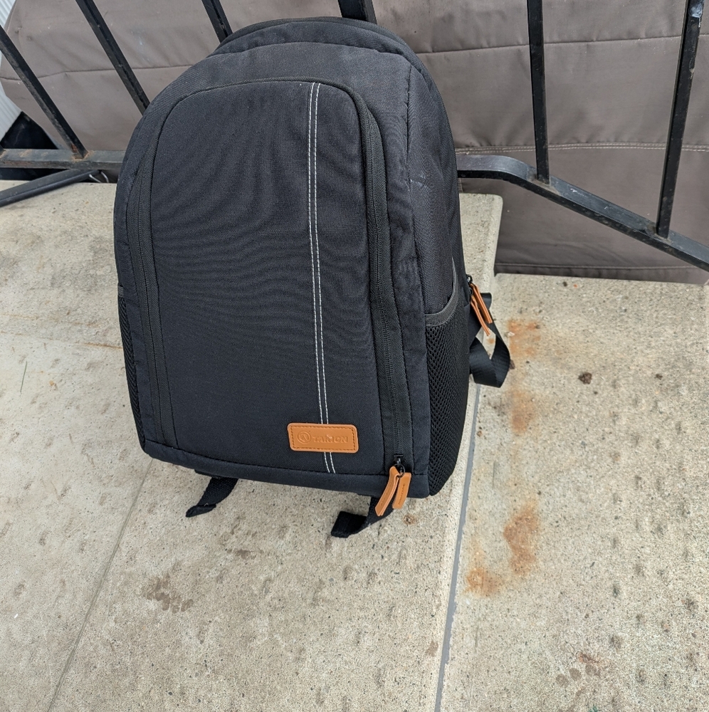 Compact Black Backpack with Leather Accents